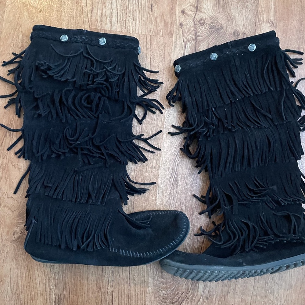 Minnetonka 5 layer fringe boots